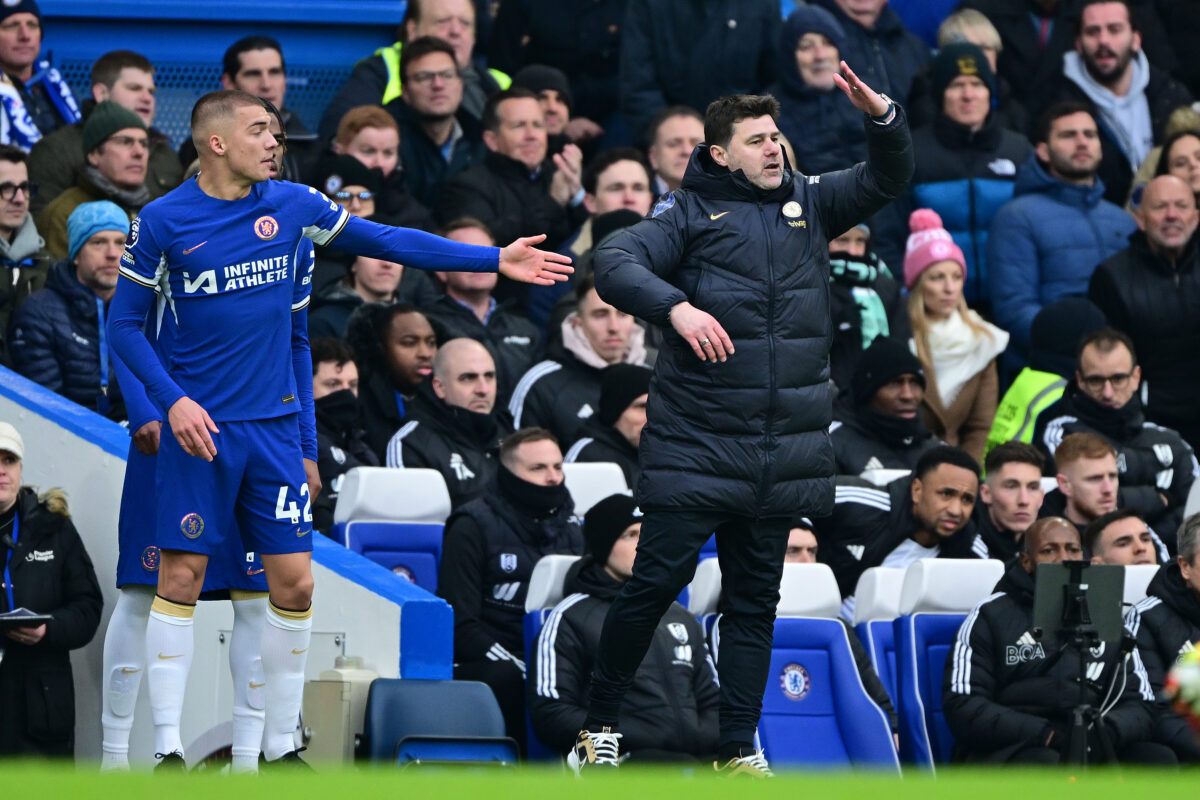 Mauricio Pochettino is considering deploying a three man defensive setup to salvage Chelsea FC's season. 