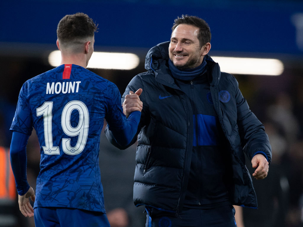 Ian Wright claims he is worried about Frank Lampard returning to Chelsea. 
