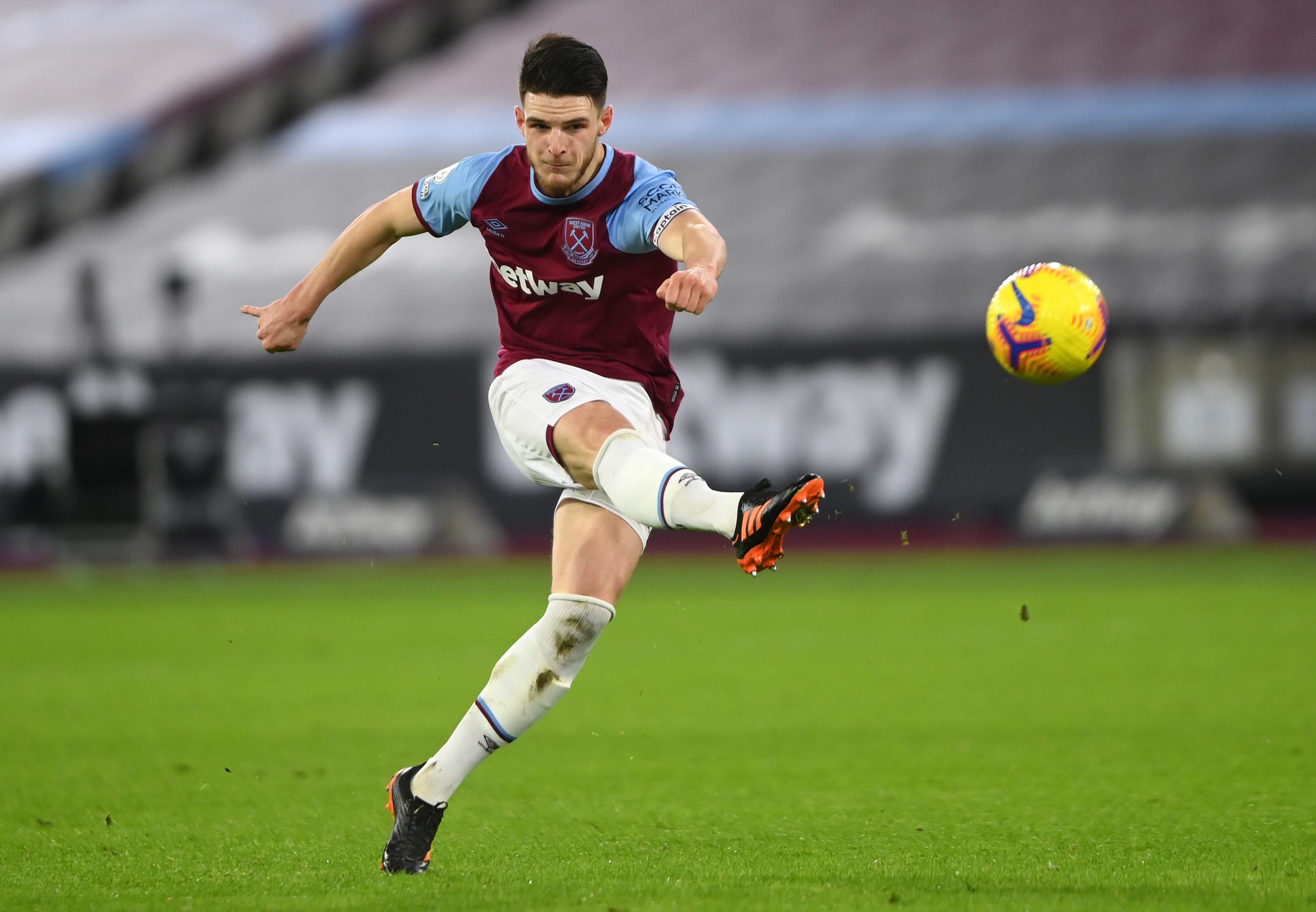 Transfer News: Declan Rice is set to stay at West Ham despite Chelsea interest.