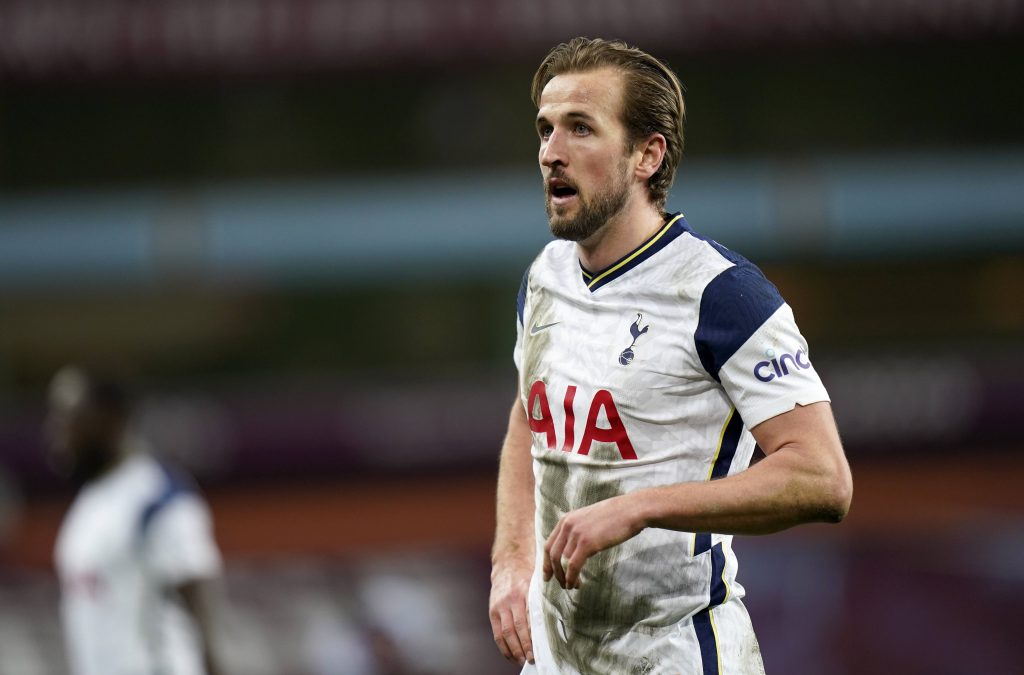 Tottenham Hotspur offer Harry Kane a lucrative new contract amidst Chelsea interest.
