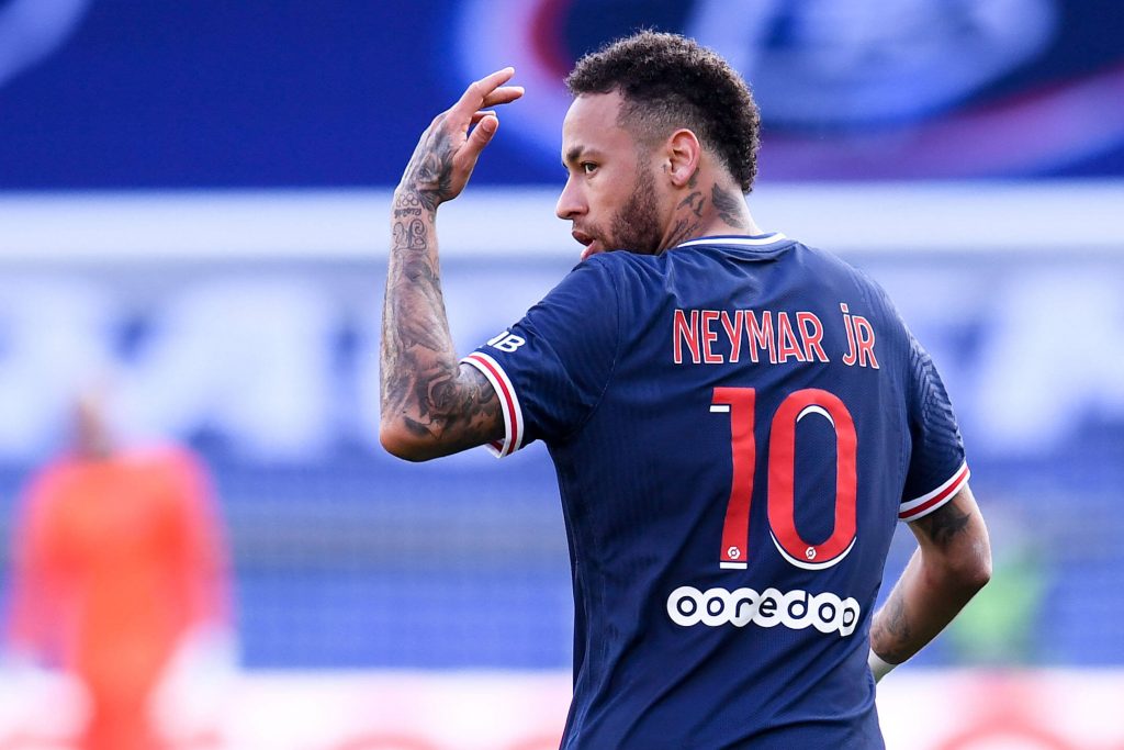 Manchester United are in advanced talks to sign Chelsea target Neymar. (FEP/Panoramic 