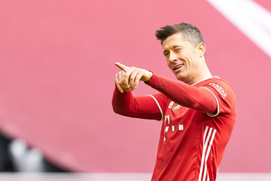 Javier Tebas claims Barcelona will not be able to sign Robert Lewandowski.