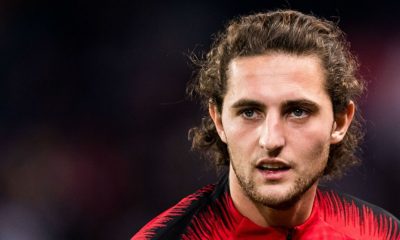 Transfer News: Chelsea set to miss out on Juventus midfielder Adrien Rabiot.