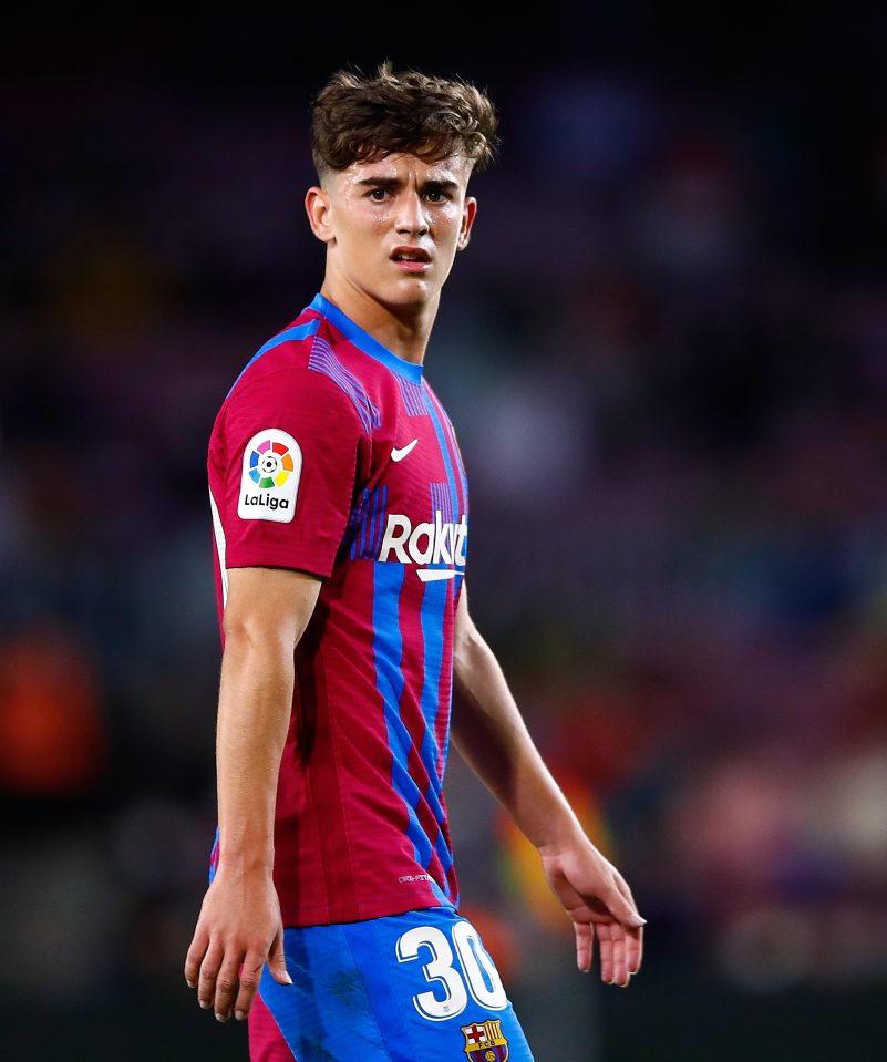 Gavi wants to remain at Barcelona despite heavy interest from Chelsea. 
