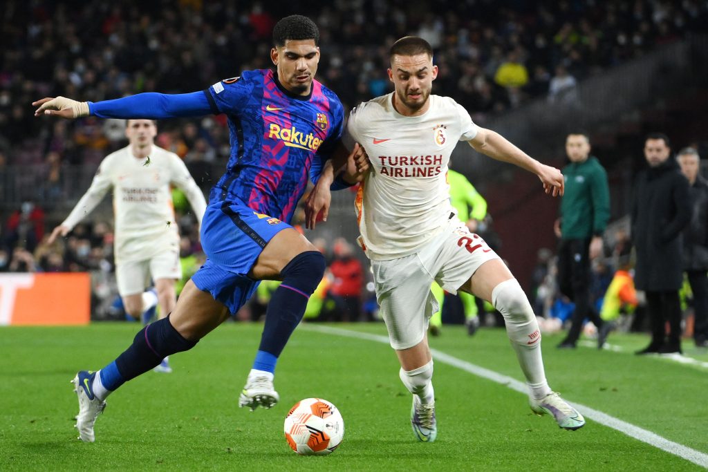 Ronald Araujo displeased with Barcelona's proposal to Christensen. (Photo by LLUIS GENE/AFP via Getty Images)