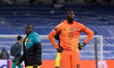 Edouard Mendy looks on with Chelsea midfielder N'Golo Kante in the backgroun. (Photo by OSCAR DEL POZO/AFP via Getty Images)