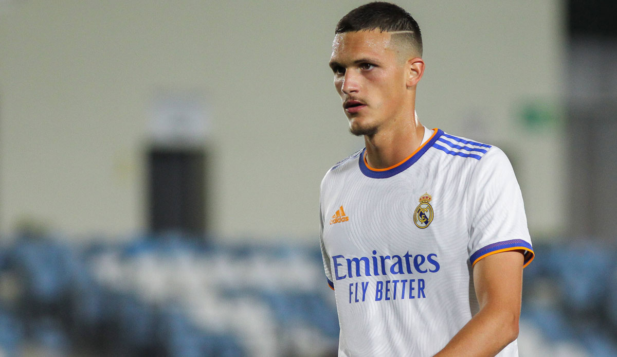 Chelsea and PSG battle it out to sign young Real Madrid starlet Rafa Marin.