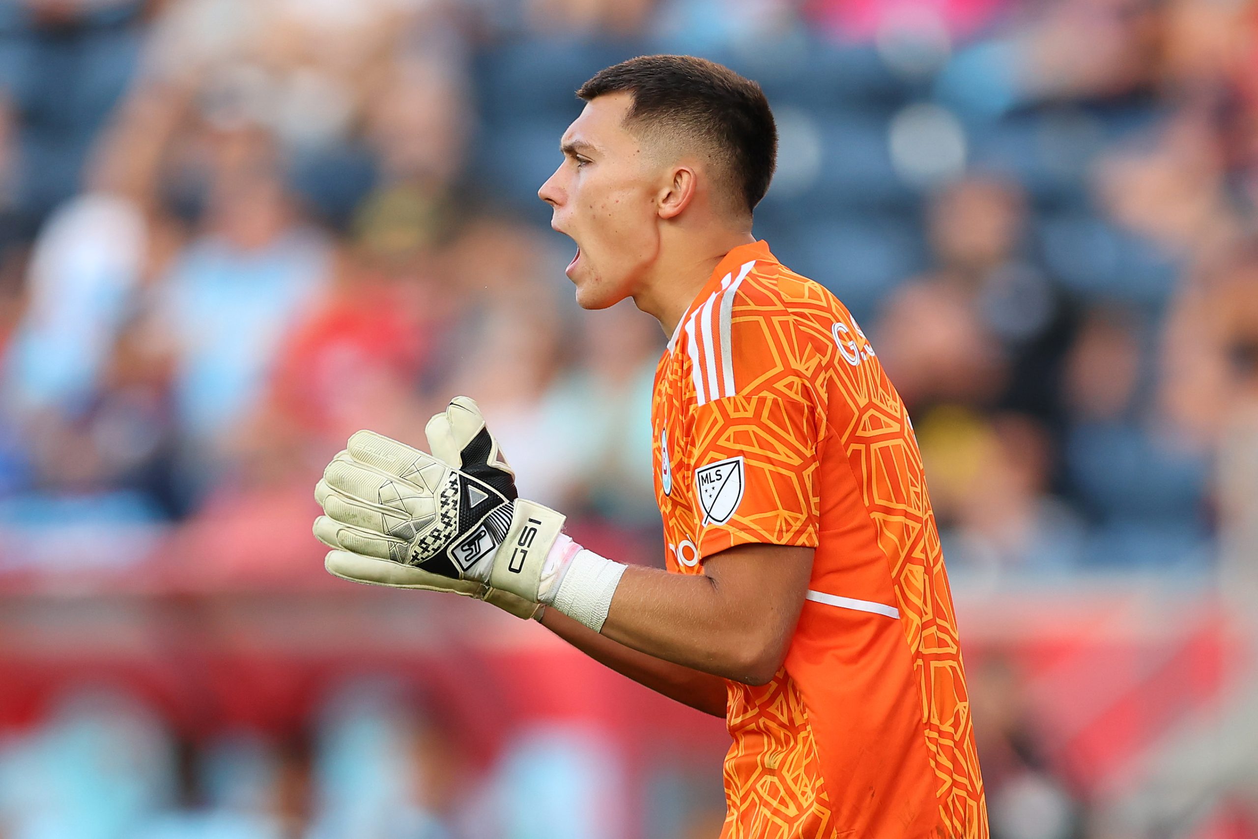 USMNT shot-stopper Gabriel Slonina expected to stay with Chelsea not keen on January loan.
