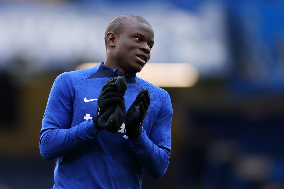 Chelsea should offer a new contract to N'Golo Kante as he is willing to be a part of the club's future. 