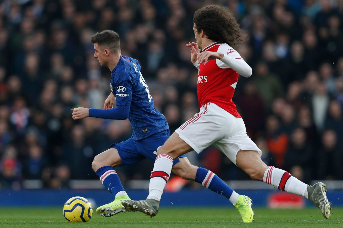 Chelsea's English midfielder Mason Mount takes on Arsenal's Brazilian defender David Luiz.