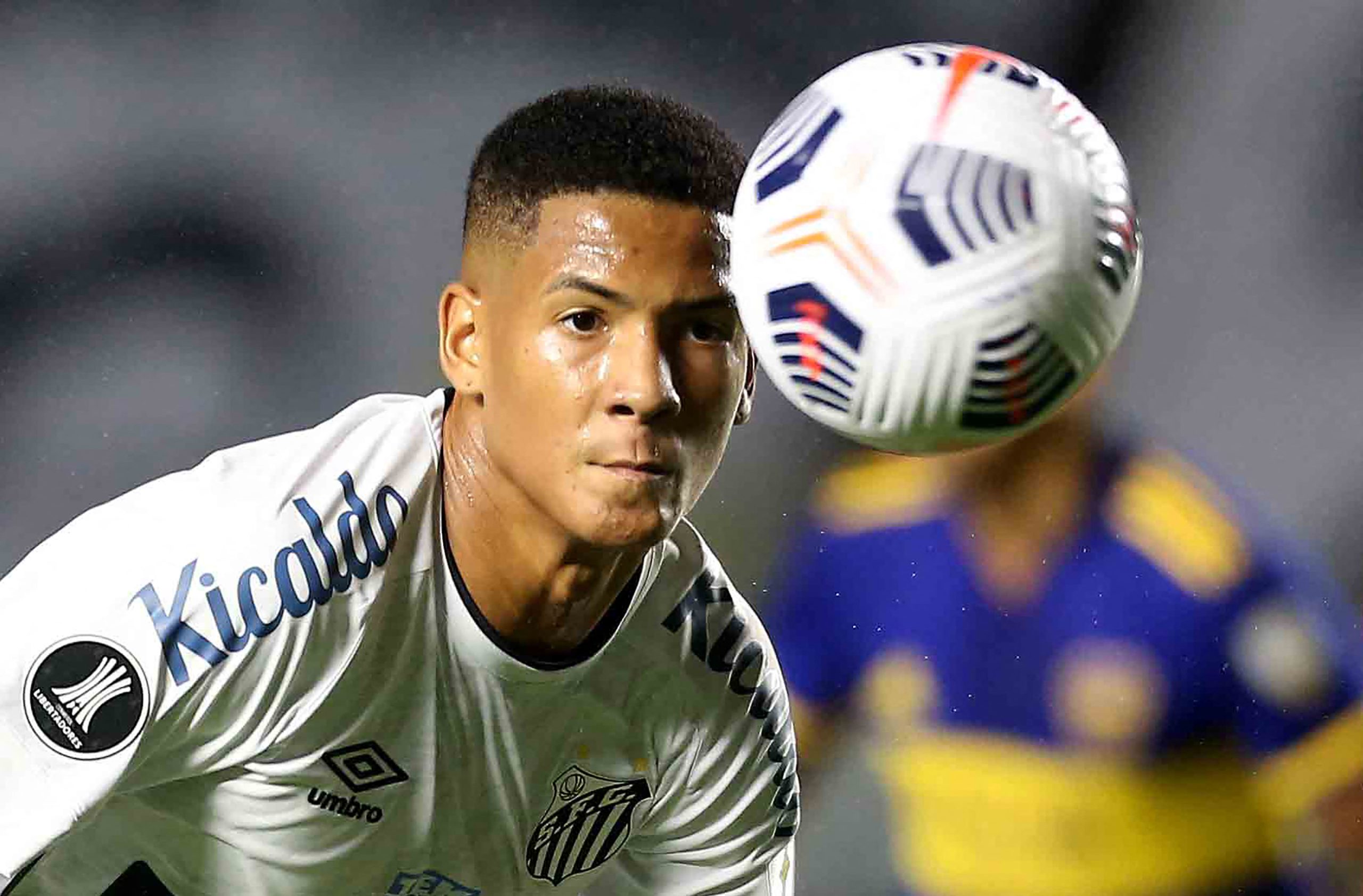 Gabriel has been breaking records in the Brazilian League; the 18-year-old became the youngest player to make his debut against Fluminense at 15 years and 308 days.