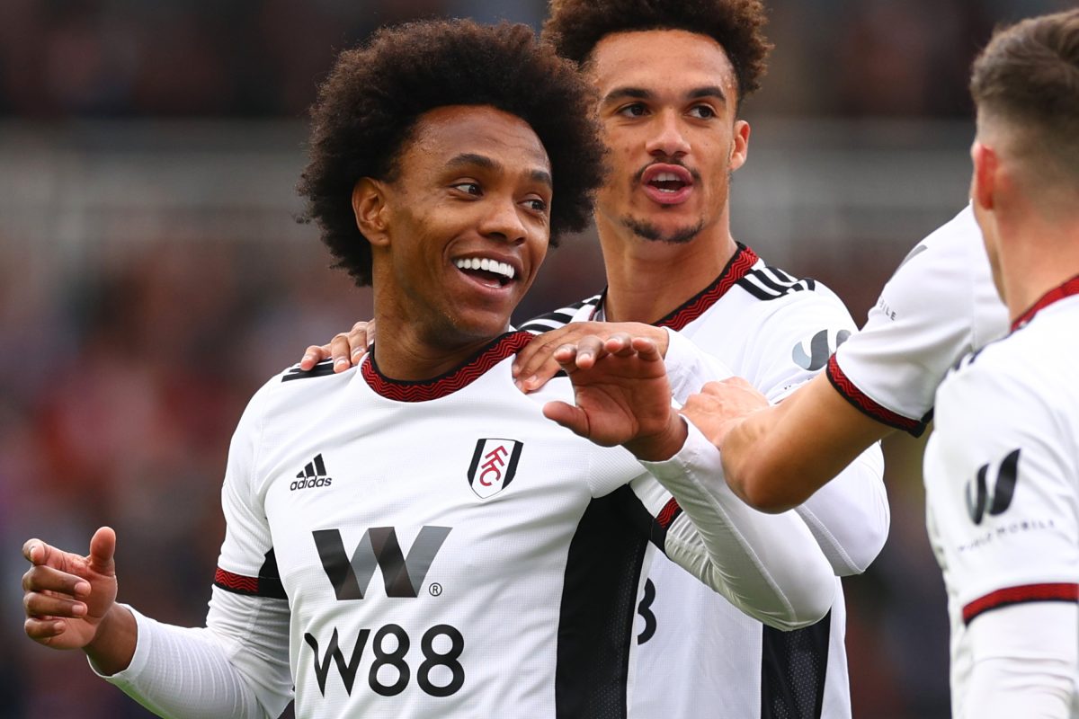Chelsea held talks to sign Willian as free agent before Fulham stay.