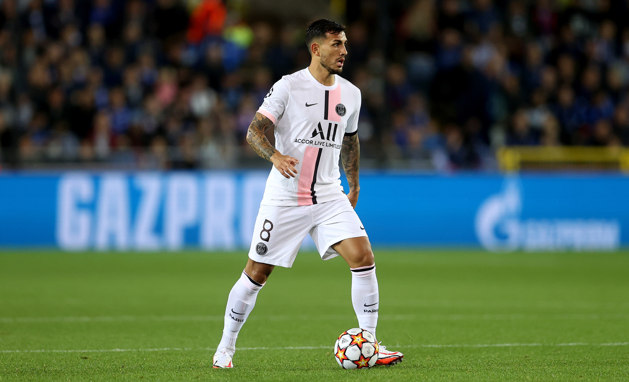 Chelsea consider a move for PSG star Leandro Paredes as an alternative for Moises Caicedo .